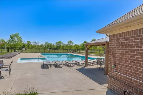 Exterior - 9448 Oak Brook Dr, Centerville, OH 45458 photo 11 of 16