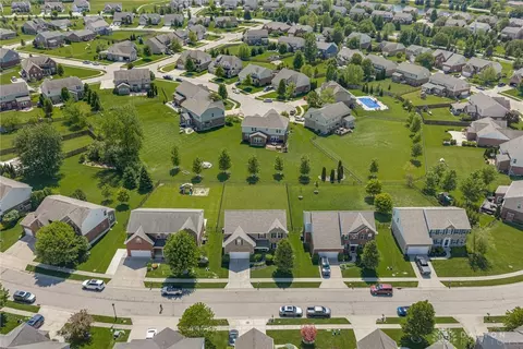 View/Area - 9448 Oak Brook Dr, Centerville, OH 45458 photo 1 of 6