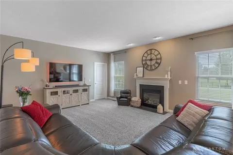 Living - 9448 Oak Brook Dr, Centerville, OH 45458 photo 2 of 4