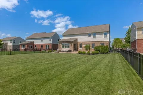 Exterior - 9448 Oak Brook Dr, Centerville, OH 45458 photo 4 of 9