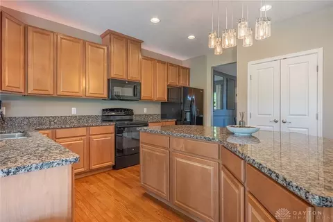 Kitchen - 9448 Oak Brook Dr, Centerville, OH 45458 photo 6 of 8