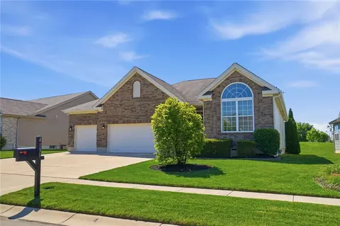 4131 Spicebush Dr, Tipp City, OH 45371