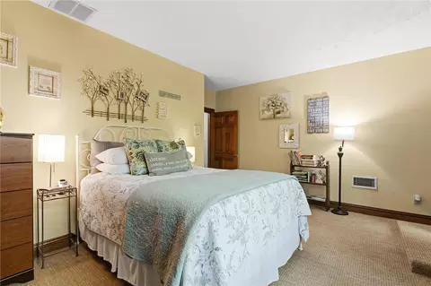 Bedroom - 8711 Toftrees Ln, Springboro, OH 45066 photo 3 of 5
