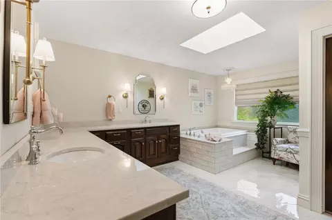 Bath - 8711 Toftrees Ln, Springboro, OH 45066 photo 2 of 7