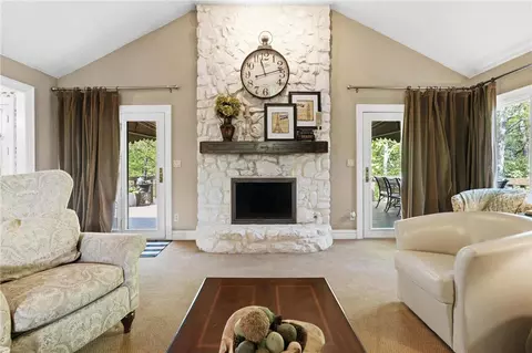 Living - 8711 Toftrees Ln, Springboro, OH 45066 photo 3 of 4