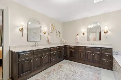 Bath - 8711 Toftrees Ln, Springboro, OH 45066 photo 3 of 7