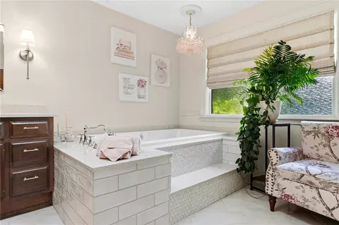 Bath - 8711 Toftrees Ln, Springboro, OH 45066 photo 4 of 7