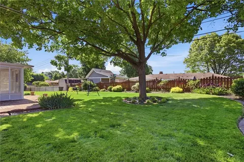 Exterior - 812 Hollendale Dr, Kettering, OH 45429 photo 11 of 12