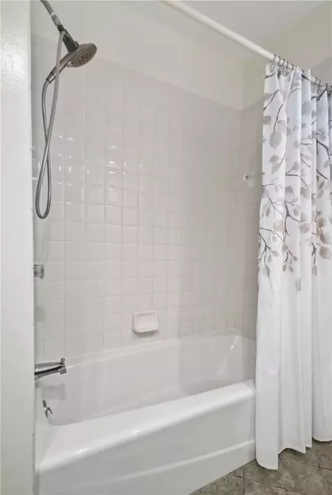 Bath - 812 Hollendale Dr, Kettering, OH 45429 photo 2 of 2