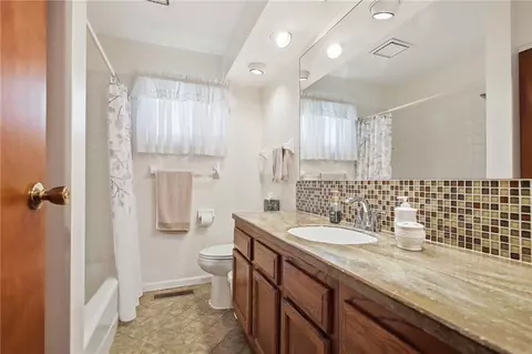 Bath - 812 Hollendale Dr, Kettering, OH 45429 photo 1 of 2