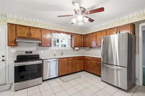 Kitchen - 812 Hollendale Dr, Kettering, OH 45429 photo 3 of 4