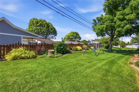 Exterior - 812 Hollendale Dr, Kettering, OH 45429 photo 12 of 12