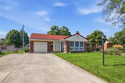 Exterior - 812 Hollendale Dr, Kettering, OH 45429 photo 3 of 12