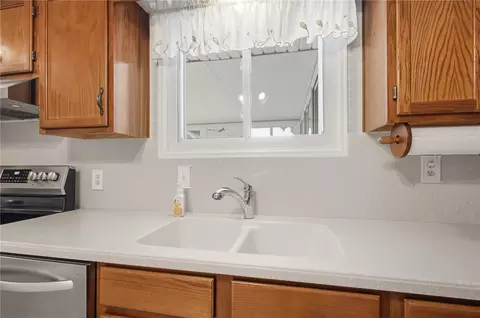 Kitchen - 812 Hollendale Dr, Kettering, OH 45429 photo 4 of 4