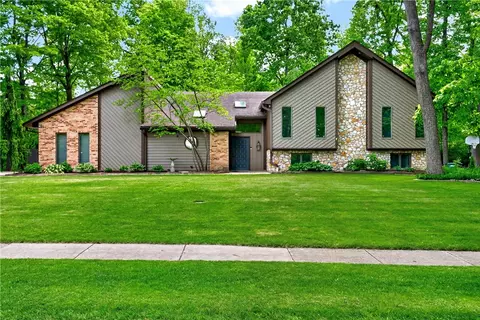 212 Walnut Grove Dr, Washington Township, OH 45458