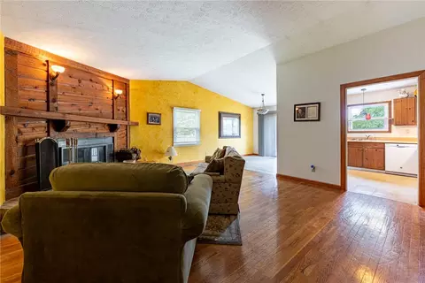 Living - 9905 Shawnee Trl, Centerville, OH 45458 photo 3 of 8