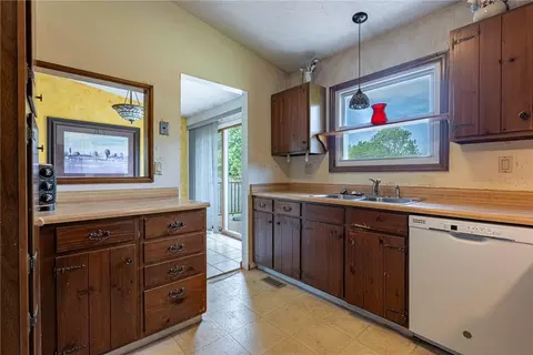 Kitchen - 9905 Shawnee Trl, Centerville, OH 45458 photo 3 of 3