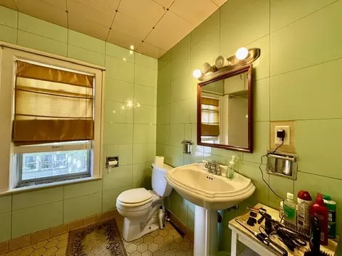 Bath - 29 Oakland Ct, Springfield, OH 45505 photo 2 of 5