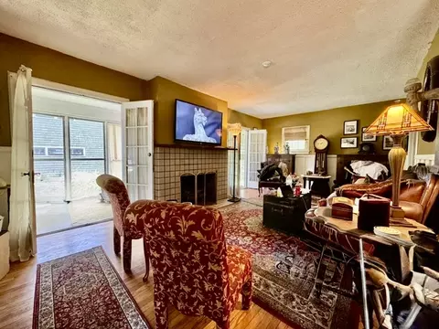 Living - 29 Oakland Ct, Springfield, OH 45505 photo 9 of 9
