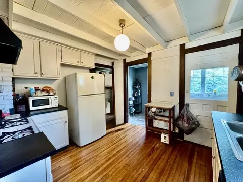 Kitchen - 29 Oakland Ct, Springfield, OH 45505 photo 3 of 7