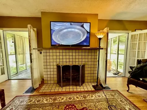 Living - 29 Oakland Ct, Springfield, OH 45505 photo 8 of 9