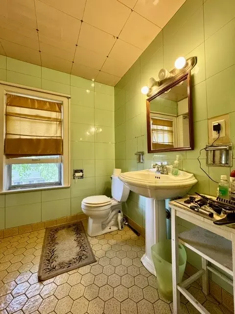 Bath - 29 Oakland Ct, Springfield, OH 45505 photo 3 of 5