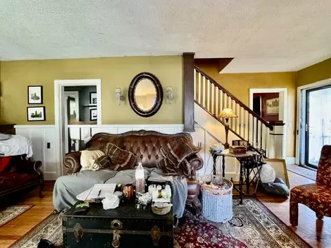 Living - 29 Oakland Ct, Springfield, OH 45505 photo 7 of 9