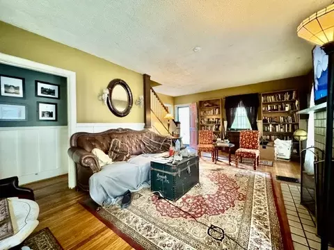 Living - 29 Oakland Ct, Springfield, OH 45505 photo 3 of 9