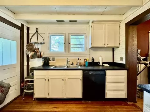 Kitchen - 29 Oakland Ct, Springfield, OH 45505 photo 6 of 7