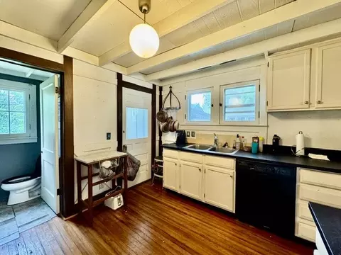 Kitchen - 29 Oakland Ct, Springfield, OH 45505 photo 5 of 7