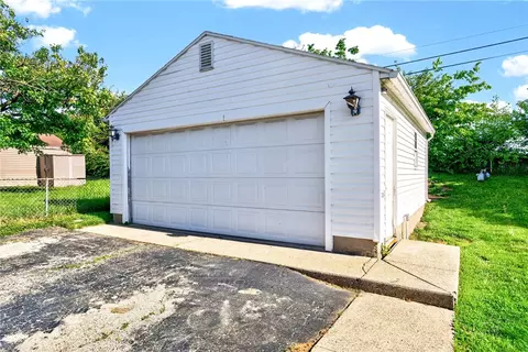 Exterior - 2437 N Aragon Ave, Kettering, OH 45420 photo 8 of 8