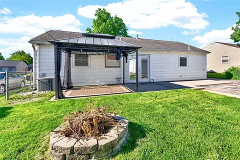 Exterior - 2437 N Aragon Ave, Kettering, OH 45420 photo 4 of 8