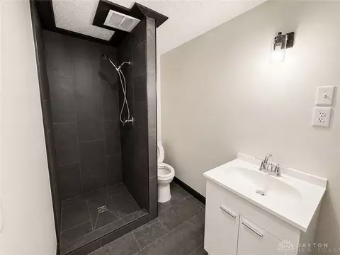 Bath - 121 E 5th St, Franklin, OH 45005 photo 1 of 1