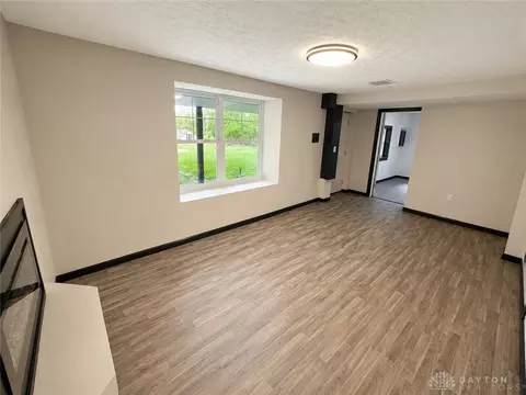 Living - 121 E 5th St, Franklin, OH 45005 photo 2 of 4