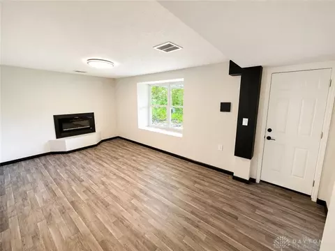 Living - 121 E 5th St, Franklin, OH 45005 photo 1 of 4