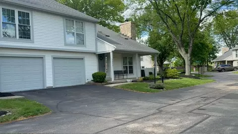 2094 Foxknoll Dr, Washington Township, OH 45458