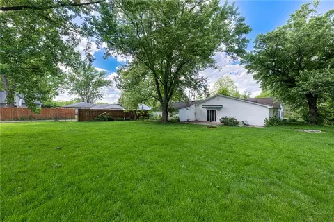 Exterior - 1012 Wiles Dr, Kettering, OH 45419 photo 5 of 7