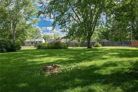 Exterior - 1012 Wiles Dr, Kettering, OH 45419 photo 3 of 7
