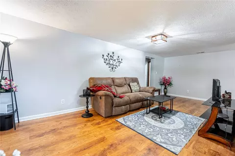 Living - 1012 Wiles Dr, Kettering, OH 45419 photo 2 of 6