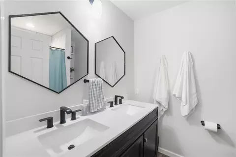 Bath - 5025 Artesia Dr, Kettering, OH 45440 photo 3 of 8