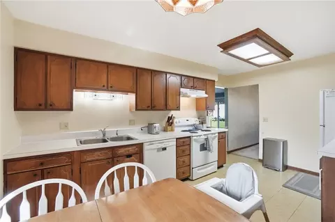 Kitchen - 5025 Artesia Dr, Kettering, OH 45440 photo 3 of 6