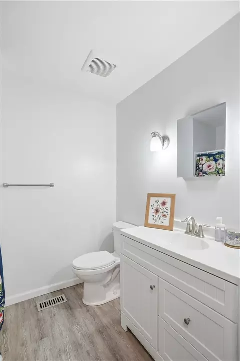 Bath - 5025 Artesia Dr, Kettering, OH 45440 photo 7 of 8