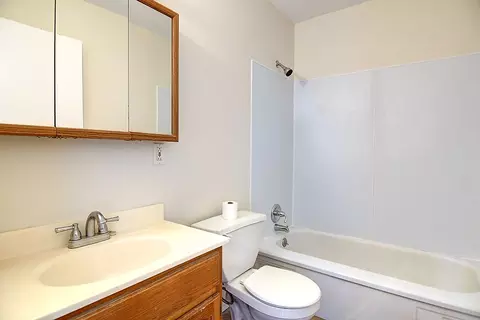 Bath - 2533 Bingham Ave, Kettering, OH 45420 photo 1 of 1
