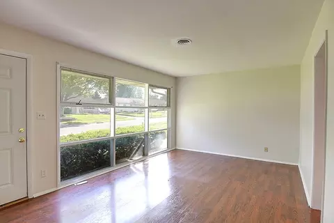 Living - 2533 Bingham Ave, Kettering, OH 45420 photo 2 of 4