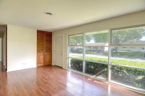 Living - 2533 Bingham Ave, Kettering, OH 45420 photo 3 of 4