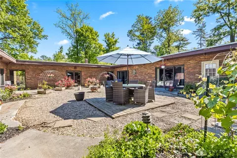 265 Bonham Rd, Cincinnati, OH 45215 photo 2