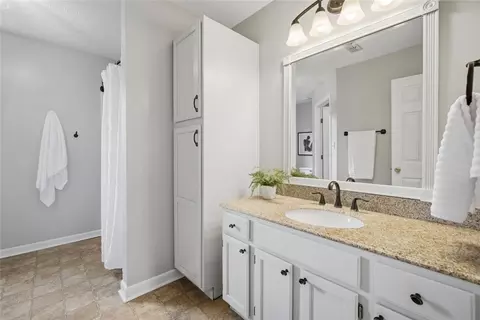 Bath - 80 Cambridge Dr, Springboro, OH 45066 photo 1 of 3