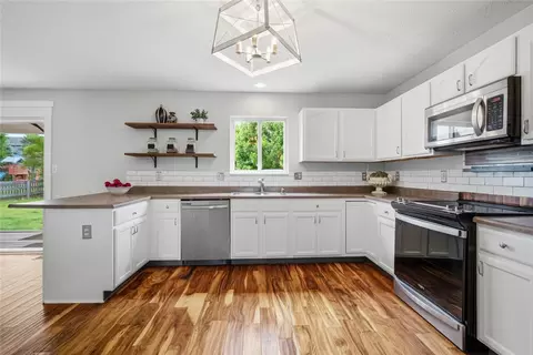 Kitchen - 80 Cambridge Dr, Springboro, OH 45066 photo 1 of 2