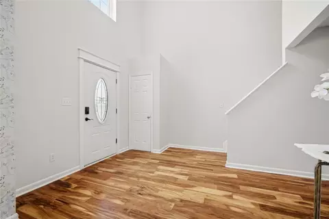 Entry Way - 80 Cambridge Dr, Springboro, OH 45066 photo 2 of 3