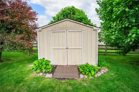 Exterior - 80 Cambridge Dr, Springboro, OH 45066 photo 2 of 6